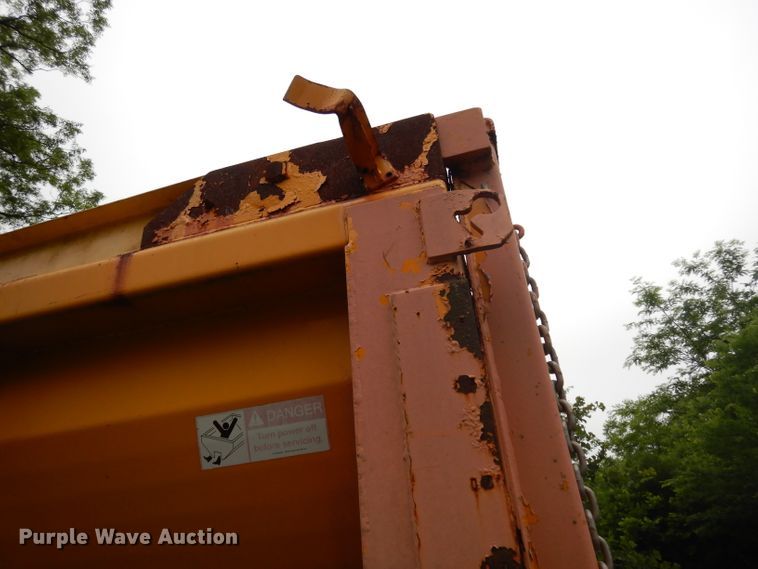 image for item DG6787 1998 International 4900  dump truck