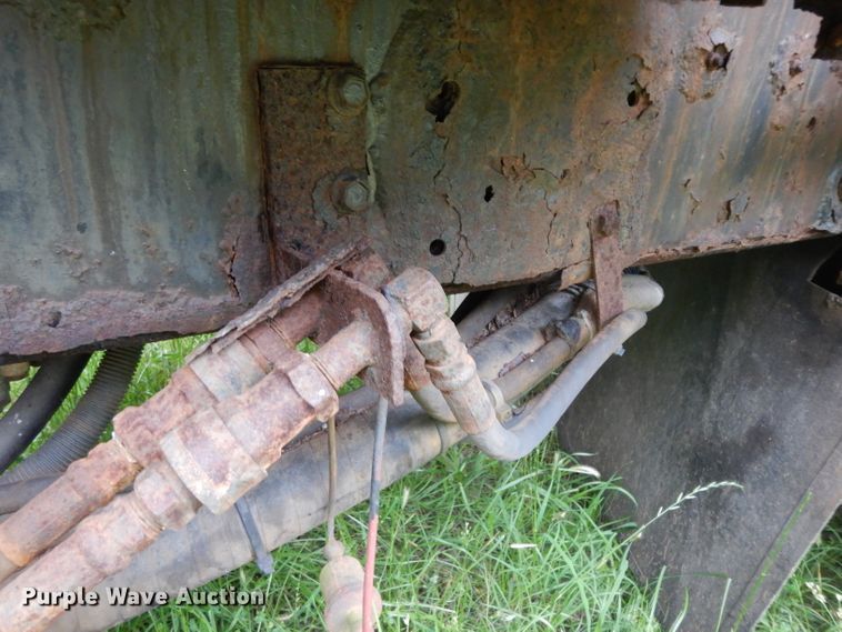 image for item DG6787 1998 International 4900  dump truck