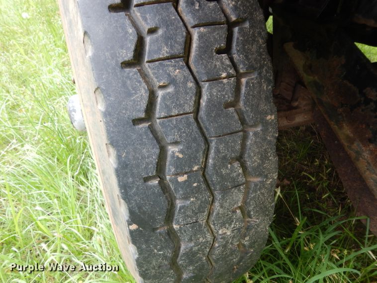 image for item DG6787 1998 International 4900  dump truck