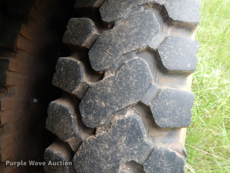 image for item DG6787 1998 International 4900  dump truck