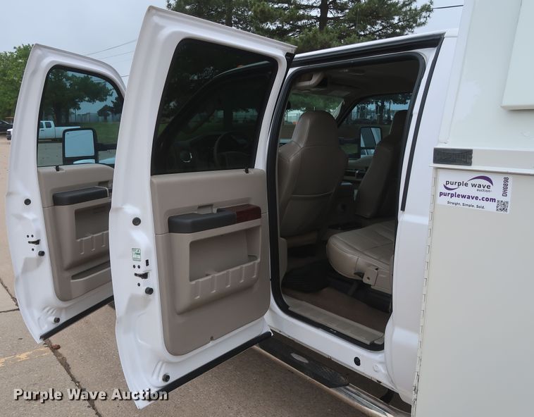 image for item DH0898 2010 Ford F350 Super Duty Lariat  Crew Cab utility bed pickup truck