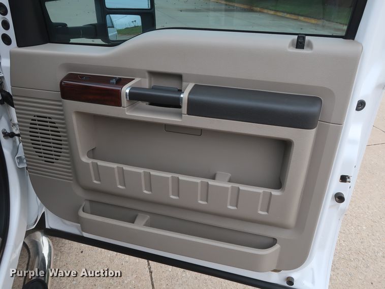 image for item DH0898 2010 Ford F350 Super Duty Lariat  Crew Cab utility bed pickup truck