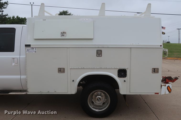 image for item DH0898 2010 Ford F350 Super Duty Lariat  Crew Cab utility bed pickup truck