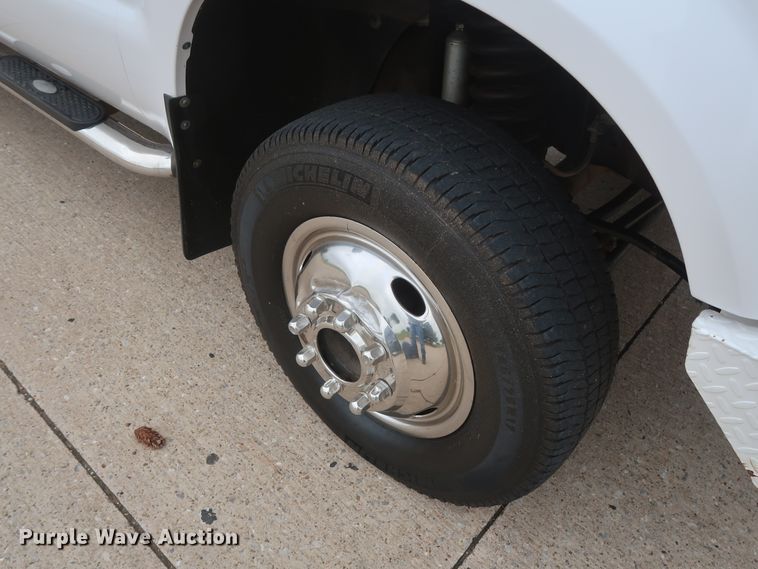 image for item DH0898 2010 Ford F350 Super Duty Lariat  Crew Cab utility bed pickup truck