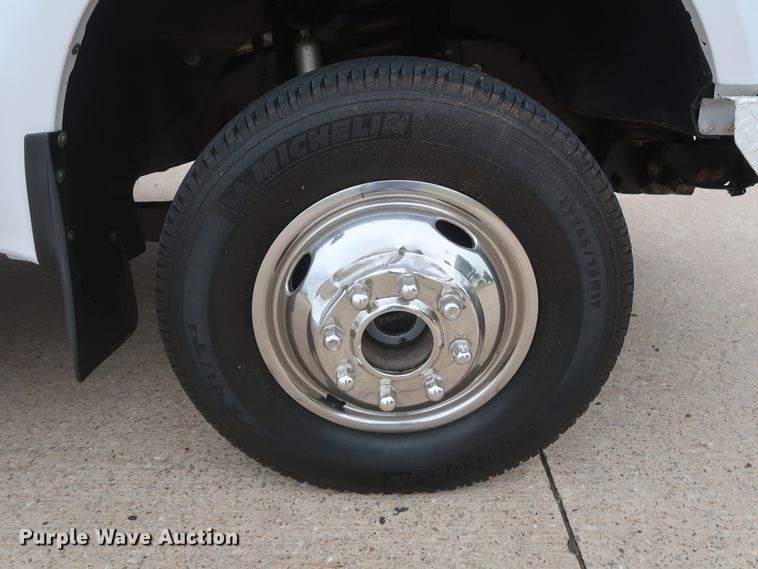 image for item DH0898 2010 Ford F350 Super Duty Lariat  Crew Cab utility bed pickup truck