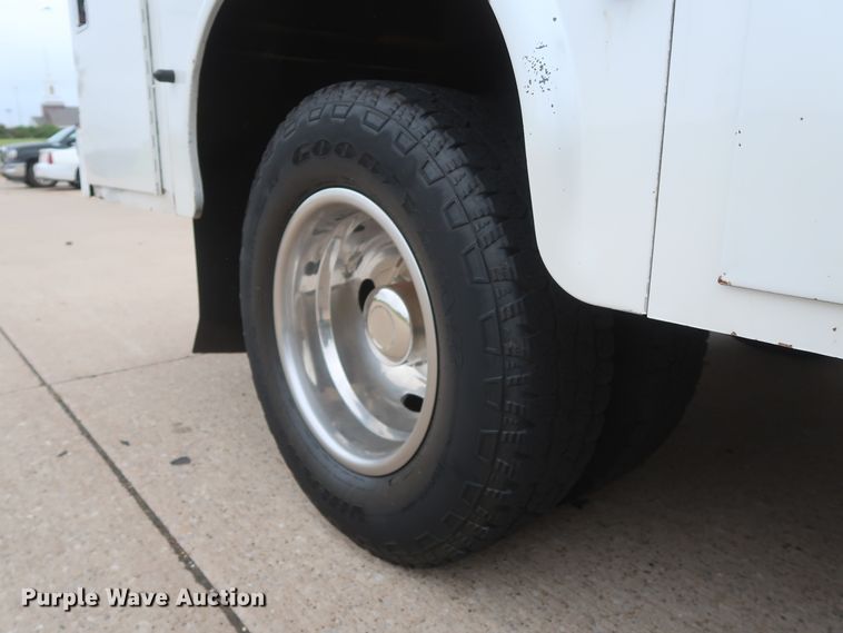 image for item DH0898 2010 Ford F350 Super Duty Lariat  Crew Cab utility bed pickup truck