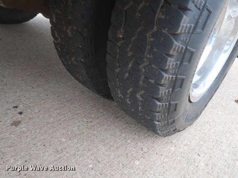 image for item DH0898 2010 Ford F350 Super Duty Lariat  Crew Cab utility bed pickup truck