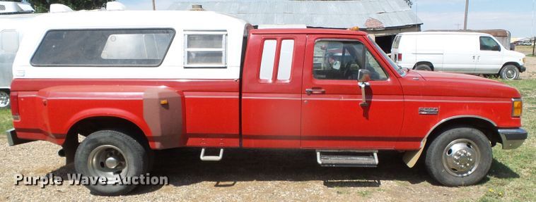 image for item DH4943 1990 Ford F350 Super Duty  SuperCab pickup truck