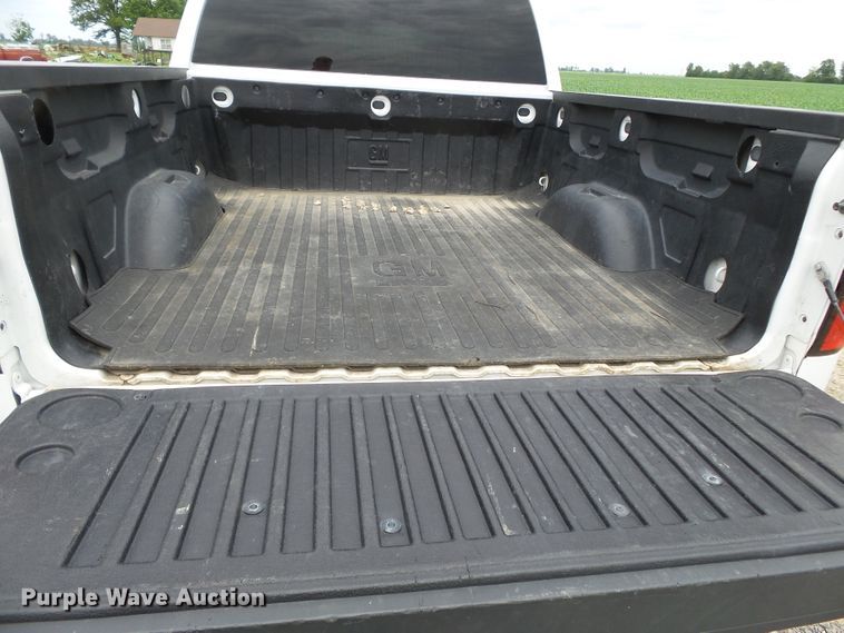 image for item DH7970 2015 GMC Sierra 1500  Crew Cab pickup truck