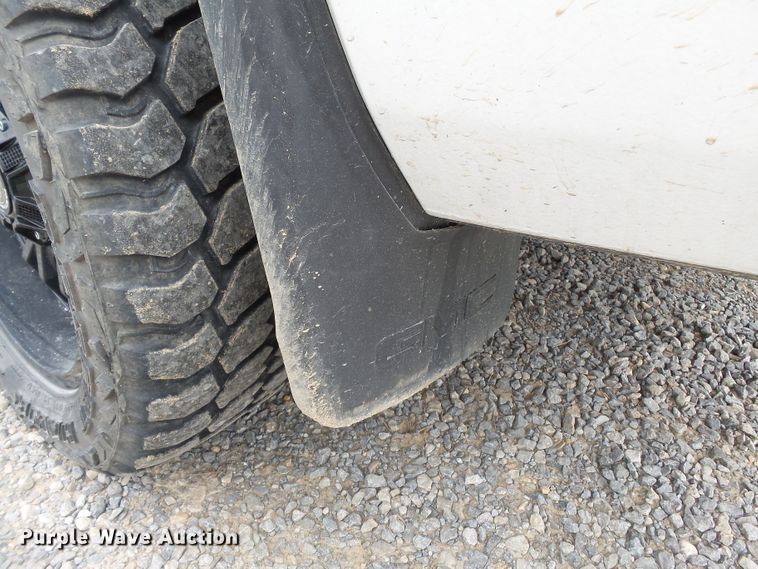 image for item DH7970 2015 GMC Sierra 1500  Crew Cab pickup truck