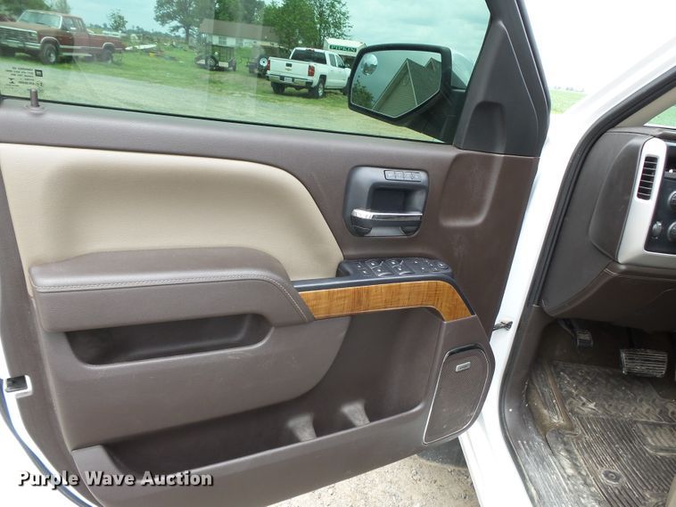 image for item DH7970 2015 GMC Sierra 1500  Crew Cab pickup truck