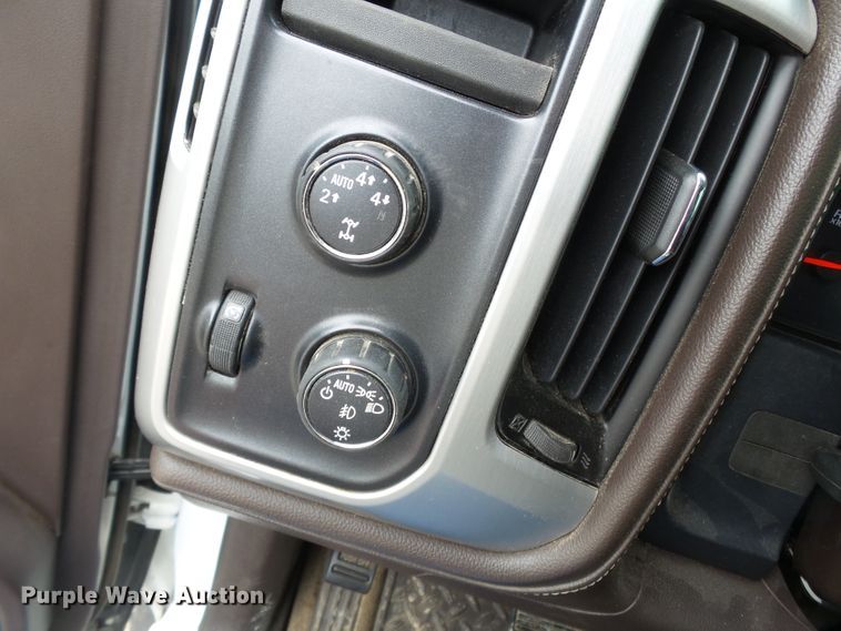 image for item DH7970 2015 GMC Sierra 1500  Crew Cab pickup truck