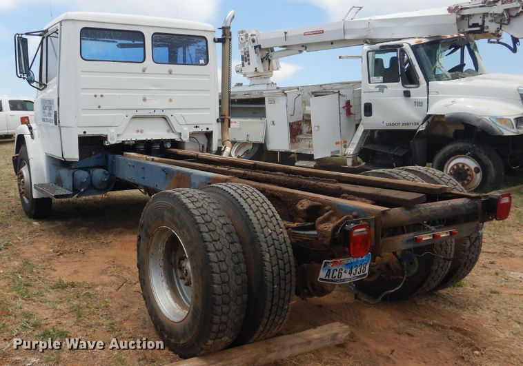 image for item DI0114 1992 Freightliner FL80  truck cab and chassis