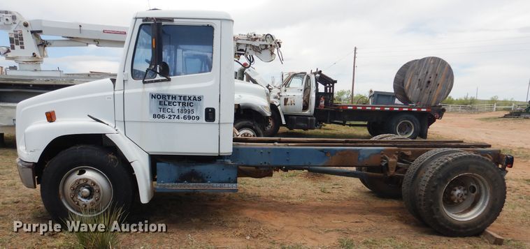 image for item DI0114 1992 Freightliner FL80  truck cab and chassis