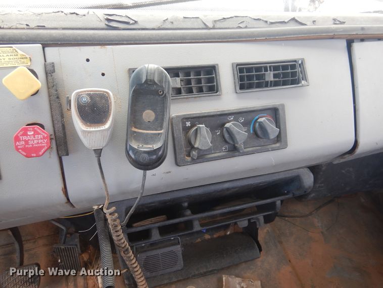 image for item DI0114 1992 Freightliner FL80  truck cab and chassis