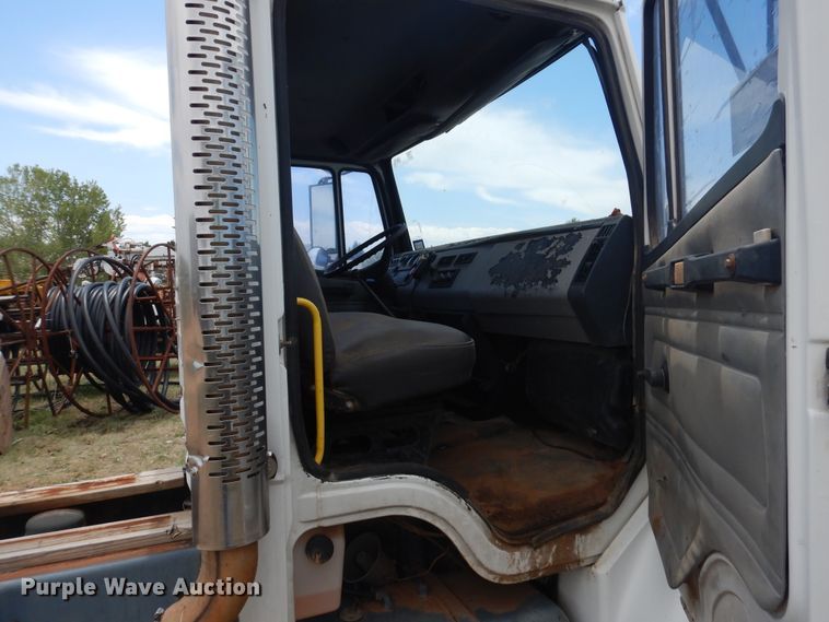 image for item DI0114 1992 Freightliner FL80  truck cab and chassis