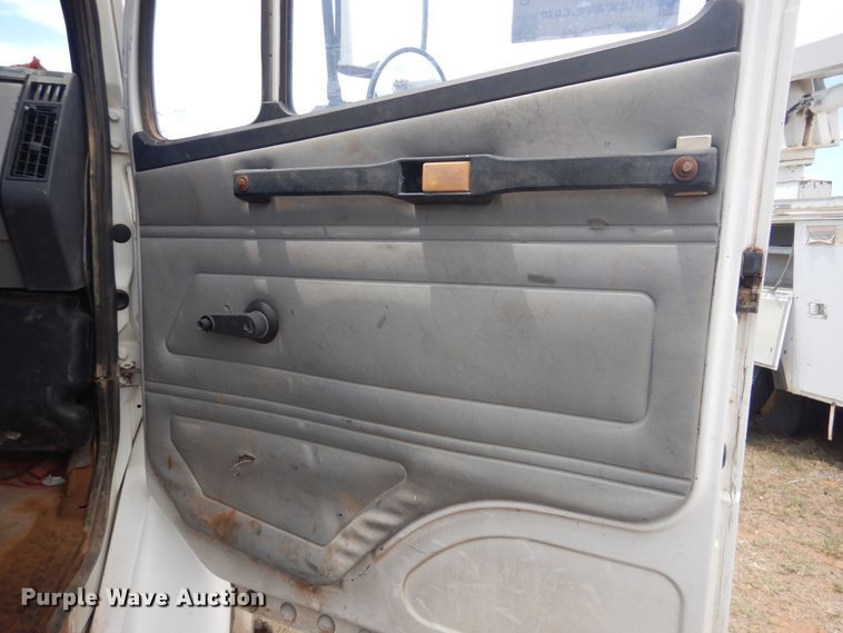 image for item DI0114 1992 Freightliner FL80  truck cab and chassis