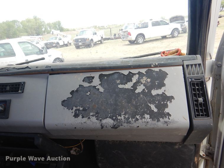 image for item DI0114 1992 Freightliner FL80  truck cab and chassis