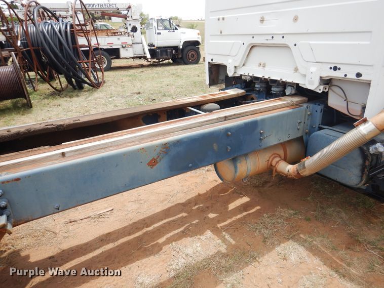 image for item DI0114 1992 Freightliner FL80  truck cab and chassis