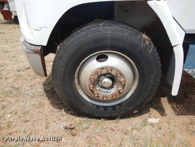 image for item DI0114 1992 Freightliner FL80  truck cab and chassis