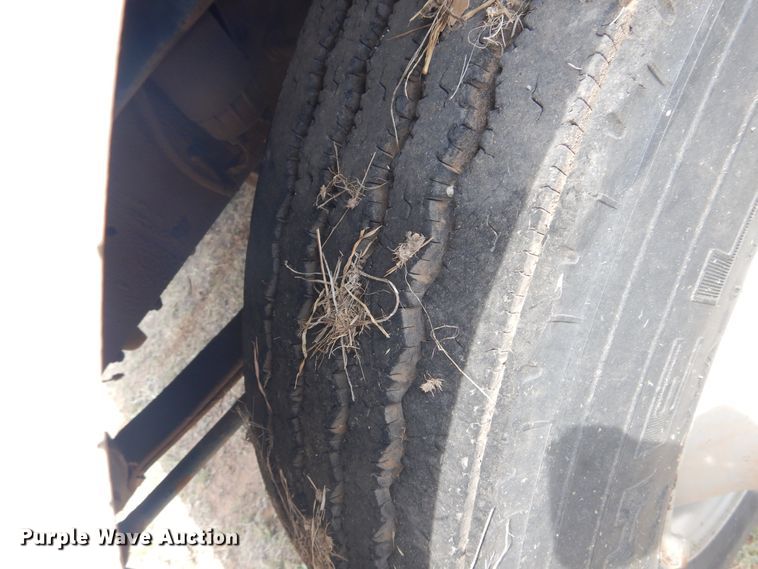 image for item DI0114 1992 Freightliner FL80  truck cab and chassis