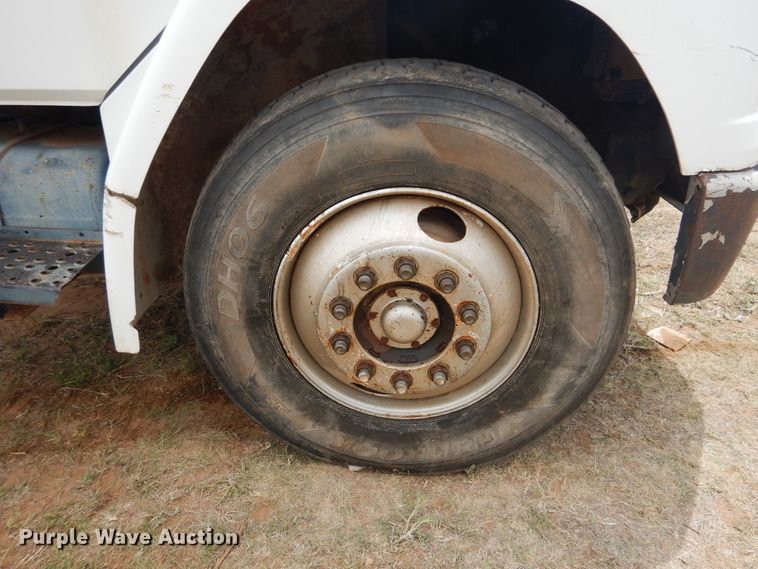 image for item DI0114 1992 Freightliner FL80  truck cab and chassis