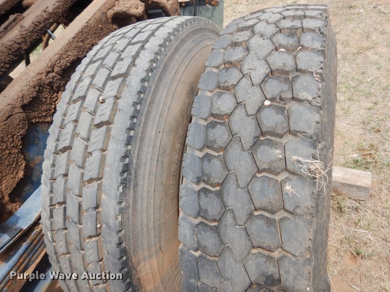 image for item DI0114 1992 Freightliner FL80  truck cab and chassis