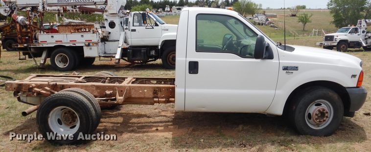 image for item DI0116 2001 Ford F350 Super Duty  pickup truck cab and chassis