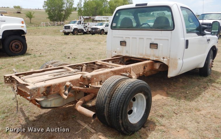 image for item DI0116 2001 Ford F350 Super Duty  pickup truck cab and chassis