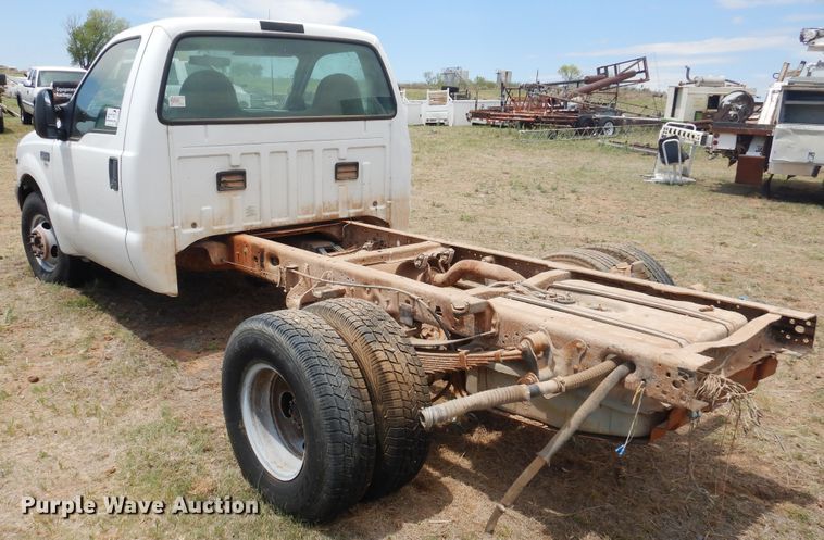 image for item DI0116 2001 Ford F350 Super Duty  pickup truck cab and chassis