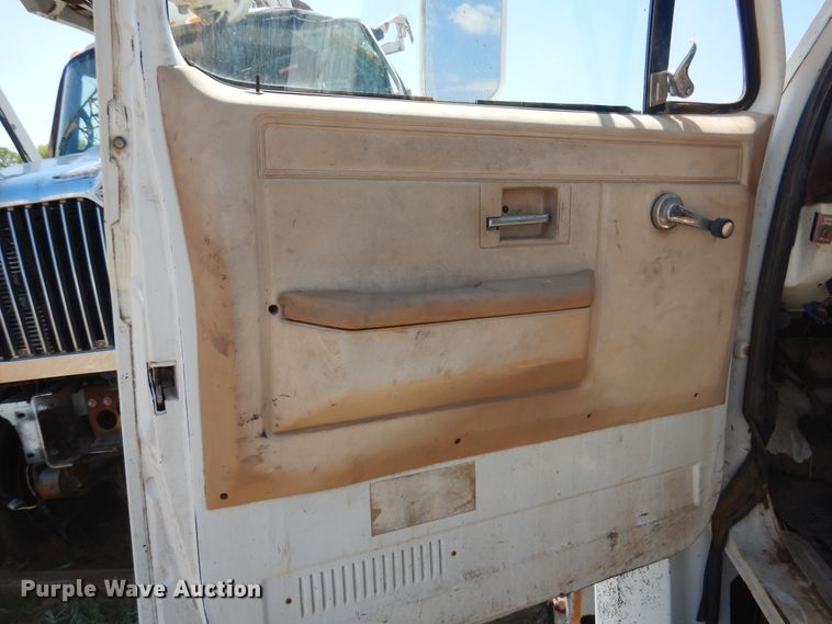 image for item DI0118 1984 GMC 7000  winch truck