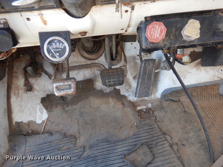 image for item DI0118 1984 GMC 7000  winch truck