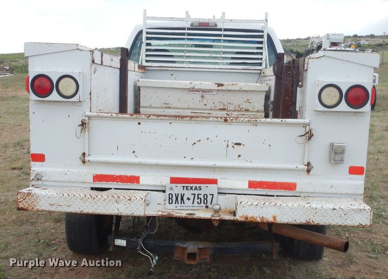 image for item DI0136 2006 Ford F250 Super Duty  utility bed pickup truck