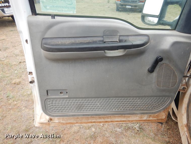 image for item DI0136 2006 Ford F250 Super Duty  utility bed pickup truck