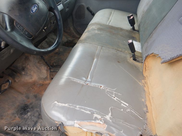 image for item DI0136 2006 Ford F250 Super Duty  utility bed pickup truck