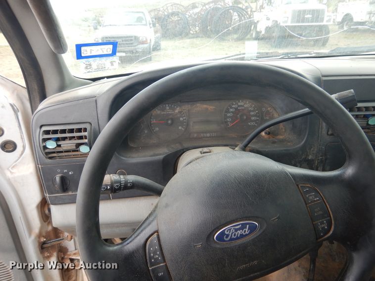 image for item DI0136 2006 Ford F250 Super Duty  utility bed pickup truck