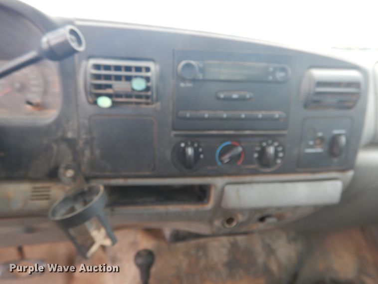 image for item DI0136 2006 Ford F250 Super Duty  utility bed pickup truck