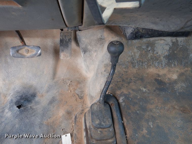 image for item DI0136 2006 Ford F250 Super Duty  utility bed pickup truck