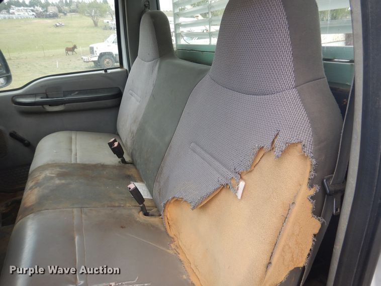 image for item DI0136 2006 Ford F250 Super Duty  utility bed pickup truck