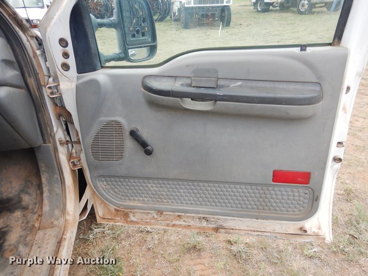 image for item DI0136 2006 Ford F250 Super Duty  utility bed pickup truck