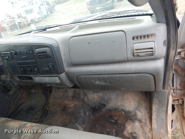 image for item DI0136 2006 Ford F250 Super Duty  utility bed pickup truck