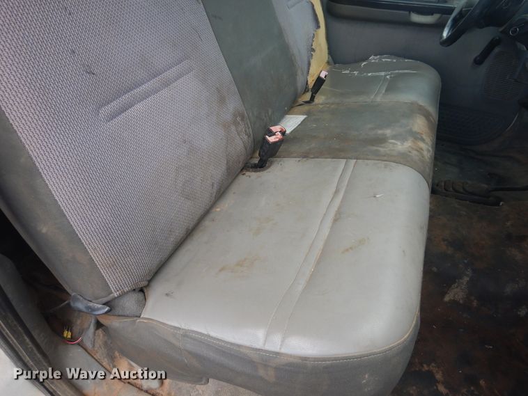 image for item DI0136 2006 Ford F250 Super Duty  utility bed pickup truck