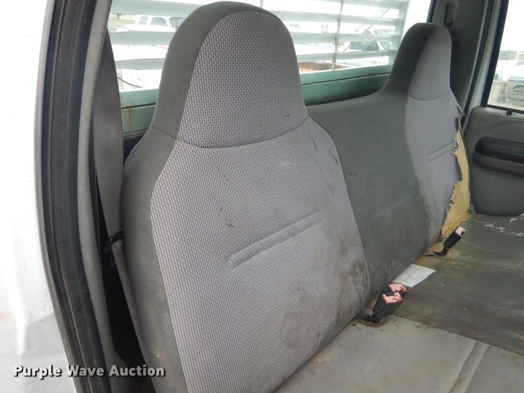 image for item DI0136 2006 Ford F250 Super Duty  utility bed pickup truck