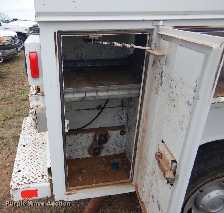 image for item DI0136 2006 Ford F250 Super Duty  utility bed pickup truck