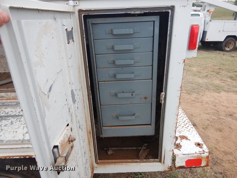 image for item DI0136 2006 Ford F250 Super Duty  utility bed pickup truck