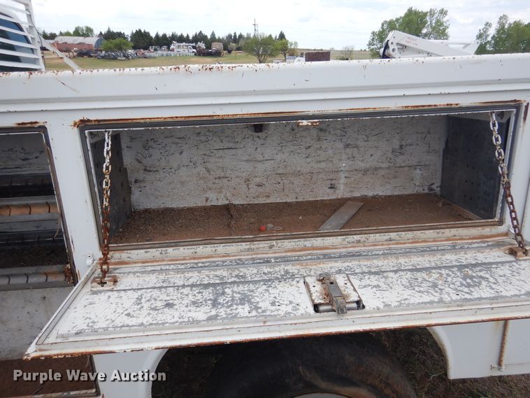 image for item DI0136 2006 Ford F250 Super Duty  utility bed pickup truck