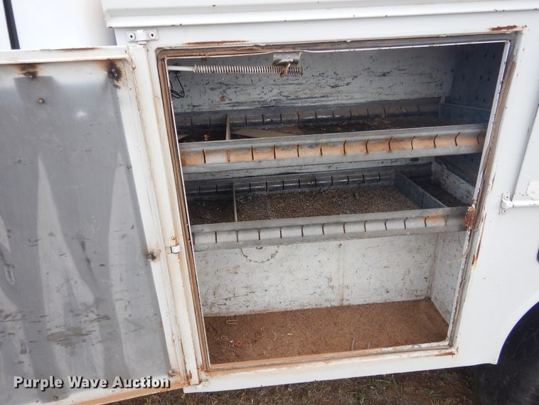 image for item DI0136 2006 Ford F250 Super Duty  utility bed pickup truck