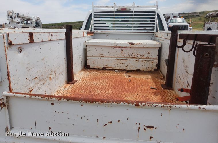 image for item DI0136 2006 Ford F250 Super Duty  utility bed pickup truck