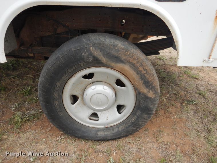 image for item DI0136 2006 Ford F250 Super Duty  utility bed pickup truck