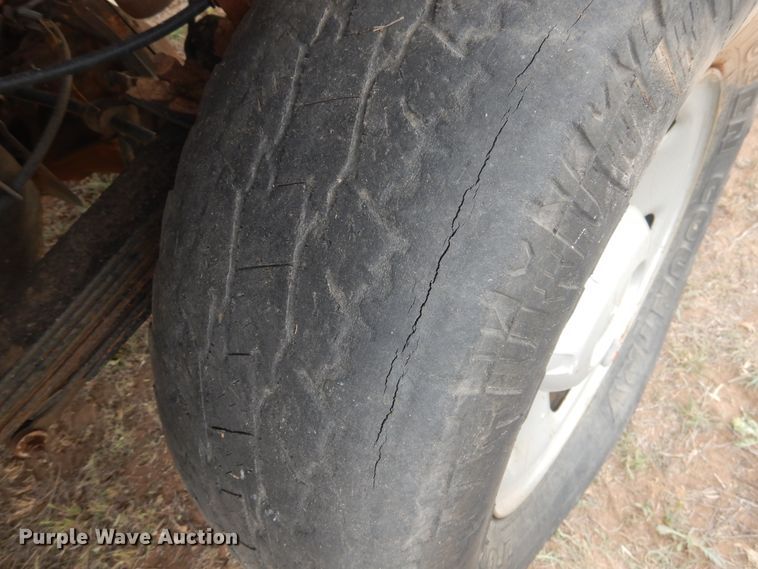 image for item DI0136 2006 Ford F250 Super Duty  utility bed pickup truck